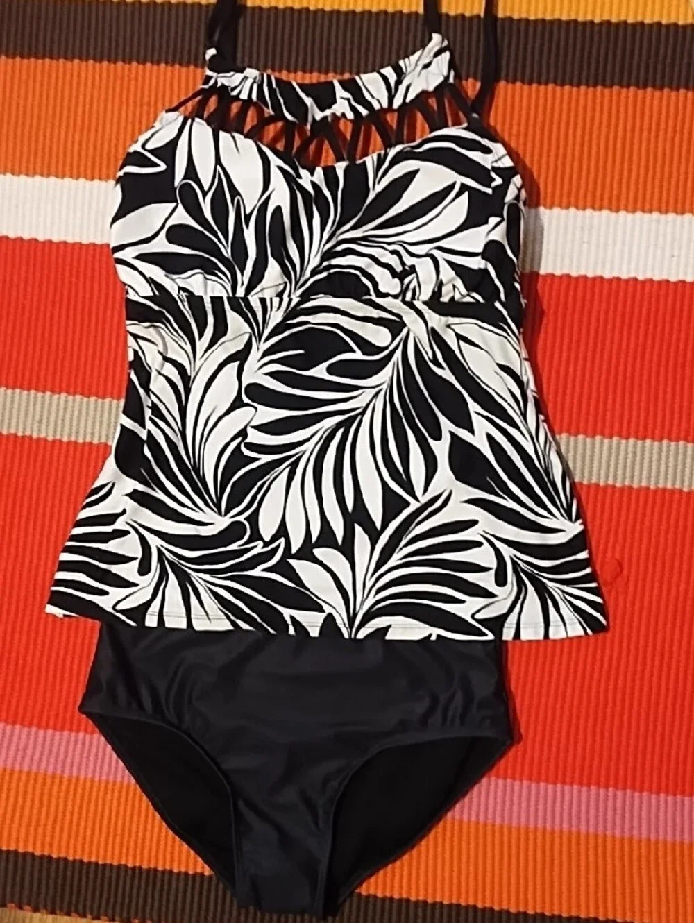 Black & White Leaf-Print Kids Swim Bikini Two-Piece VGC Girl's 12-13 Years.